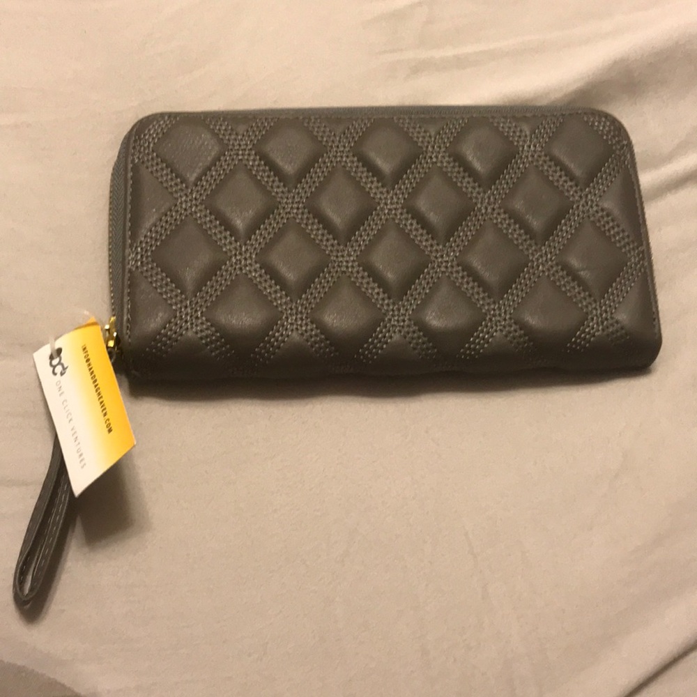 Grey zipped wallet